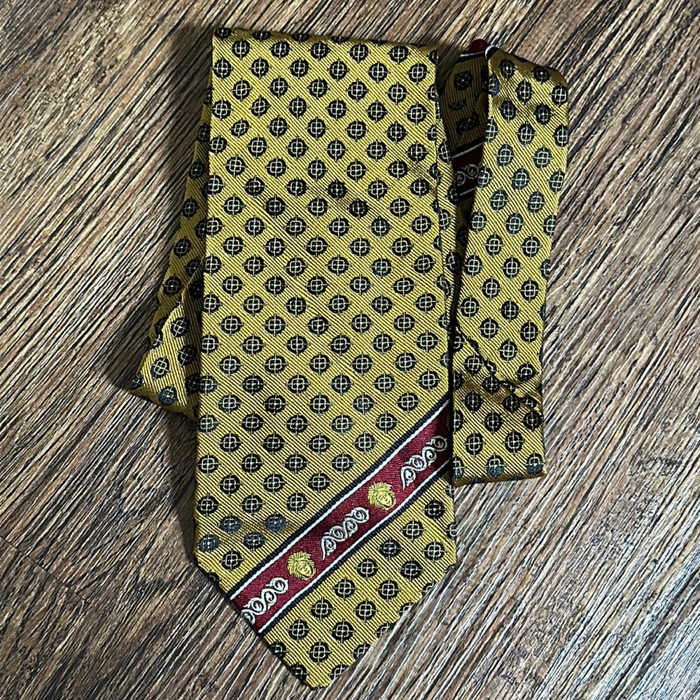 90’s vintage Gianni versace silk neck tie gold Medusa rare